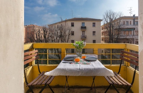 Saragozza-Porto Apartment | GuestHost - The apartment is located in the Saffi district, a residential district and well served 10 minutes from Porta San Felice.Easily reachable from the station, from Bologna Marconi airport, from the motorway exit and from the city center.Near the