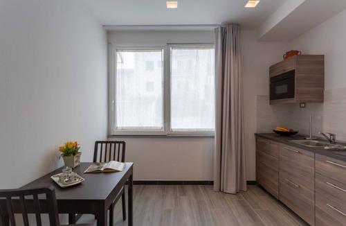 Gavinana Apartment | GuestHost - The room is located in the Gavinana district, in an early 20th century villa where there are other private rooms.From Piazza Gavinana you can reach the center on foot with a nice walk on the Arno where from late spring to October there are ma