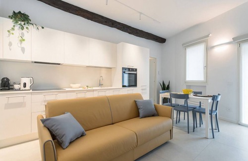 Treviglio Apartment | GuestHost - Vivaldi Estate Apartment