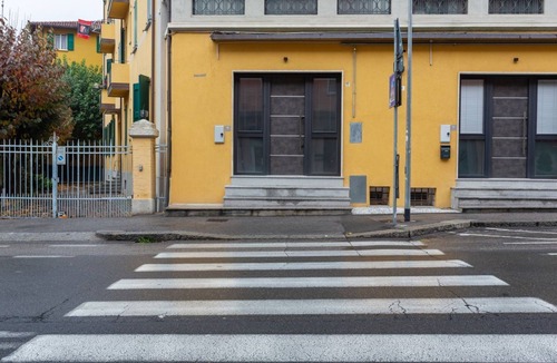 Saragozza-Porto Apartment | GuestHost - We are located on the ground floor of a building with an independent entrance.Open space studio of 37 square meters of space, comfortably accommodates 2 people.The apartment is located 5 minutes by car from the Renato dall'Ara stadium.Zaragoz