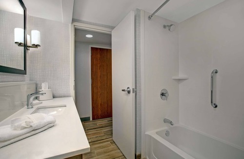 South Salisbury Hotel | Hampton Inn Salisbury