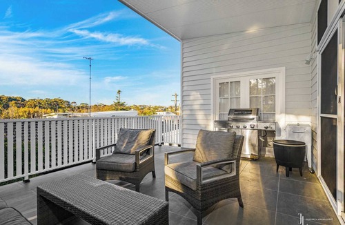 Malua Bay House | Hamptons Hideaway | Walk to Malua Beach