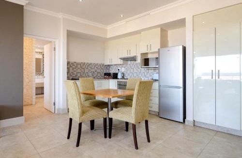 Hermanus City-Centre Hotel | Harbour House Hotel - Harbour Square