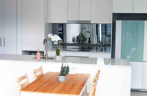 Belconnen Apartment | Heart of Belconnen/2BR/2BA/pool/spa/sauna/gym/UC