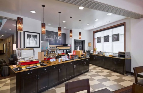 Mount Vernon Triangle Hotel | Heart of D.C.: Modern Amenities Close to Historic Monuments & Chinatown