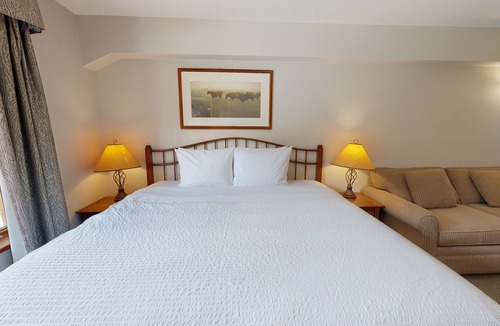 Sun Peaks Hotel | Hearthstone Lodge #307
