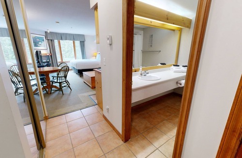 Sun Peaks Hotel | Hearthstone Lodge #307