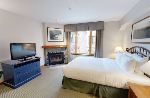 Sun Peaks Hotel | Hearthstone Lodge #308