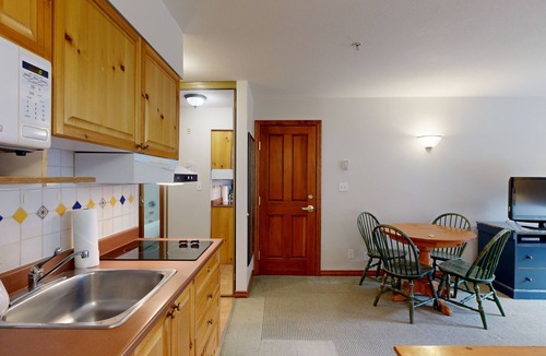 Sun Peaks Hotel | Hearthstone Lodge #327