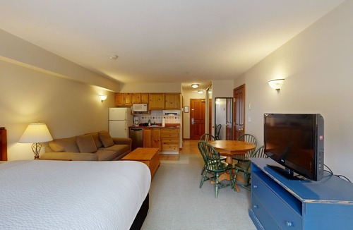 Sun Peaks Hotel | Hearthstone Lodge #327