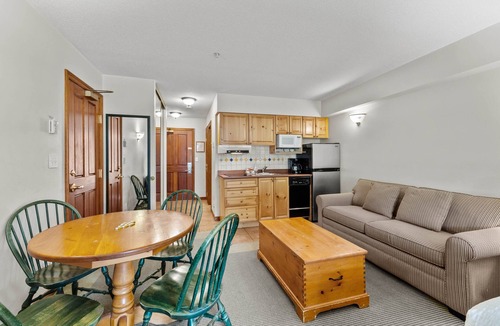 Sun Peaks Hotel | Hearthstone Lodge #328