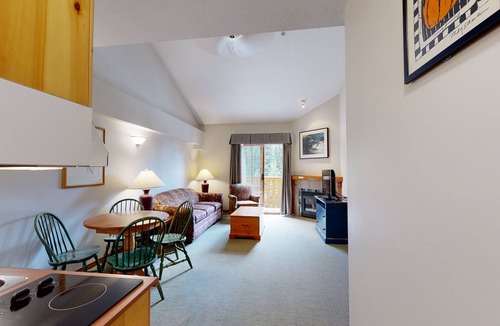 Sun Peaks Hotel | Hearthstone Lodge #401