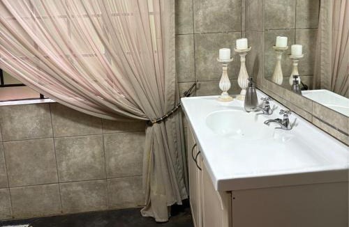 Magaliesberg Apartment | Hekpoort Rorymi Guest farm