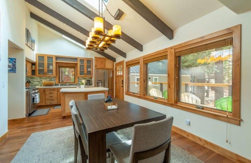 Carnelian Bay Cabin | Henderson by AvantStay | Lake View! Walk to Beach, Garwoods & More!