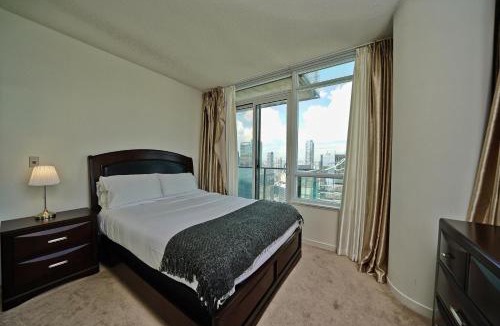 Toronto Entertainment District Apartment | High-Floor Downtown 1BR with Queen bed by CN Tower