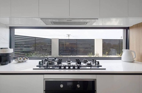 Hillarys House | Hillarys Urban Haus 4BR Near Beach and Marina