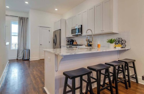 Hillsboro West End House | Hillsboro Village Retreat, Garage, Rooftop Deck, Sleeps 12, Sophisticated Open Living & Gourmet Kitchen, Smart TVs, Pet-Friendly w/Private Garage, Walk to Vanderbilt, Minutes to 12 South & Broadway, 24/7 Hospitality