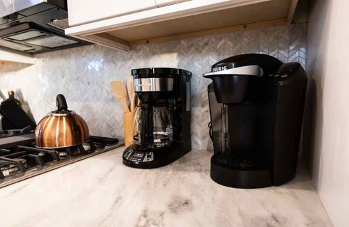 Hillsboro West End House | Hillsboro Village Retreat, Garage, Rooftop Deck, Sleeps 12, Sophisticated Open Living & Gourmet Kitchen, Smart TVs, Pet-Friendly w/Private Garage, Walk to Vanderbilt, Minutes to 12 South & Broadway, 24/7 Hospitality