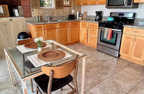 Santa Paula Apartment | HIllside Getaway with Pool