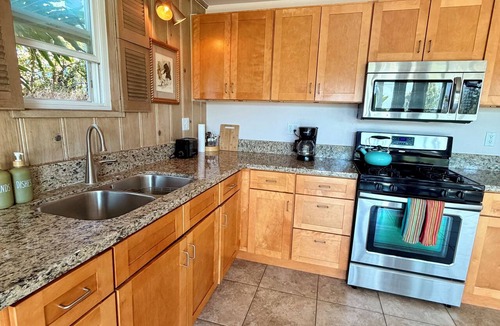 Santa Paula Apartment | HIllside Getaway with Pool