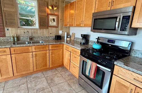 Santa Paula Apartment | HIllside Getaway with Pool