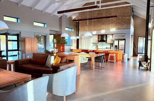 Greater Hermanus Apartment | Hilltop House | Mountain retreat |100 Ha Farm