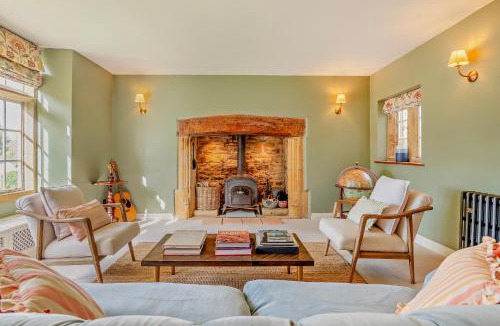Whichford House | Historic Cotswold Cottage in peaceful village