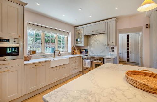 Whichford House | Historic Cotswold Cottage in peaceful village