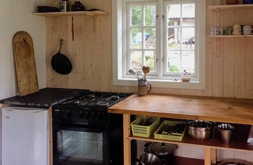 Eidsberg House | Historic forest cabin by Lake Steinsvannet