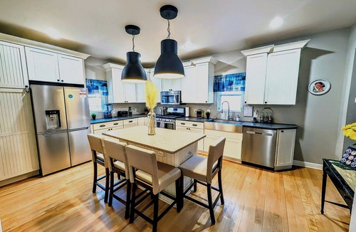 Wausau House | Historic Home w/Large Kitchen-Comfy Beds-Laundry