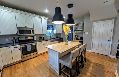 Wausau House | Historic Home w/Large Kitchen-Comfy Beds-Laundry