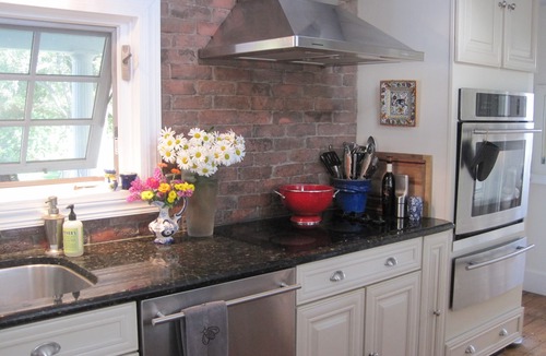 Mystic House | Historic Sea Captains Home in Downtown Mystic, Walk everywhere, Pet Friendly!