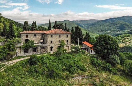 Londa House | historic Tuscan farmhouse surrounded by nature