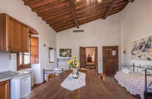 Castiglion Fibocchi Apartment | Holiday Apartment 'Bilocale Brando' with Pool, Garden & Wi-Fi