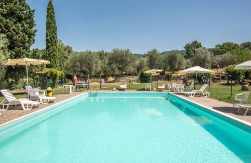 Castiglion Fibocchi Apartment | Holiday Apartment 'Bilocale Brando' with Pool, Garden & Wi-Fi