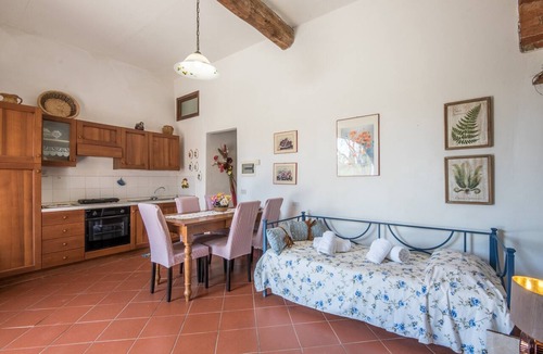Castiglion Fibocchi Apartment | Holiday Apartment 'Trilocale Carlotta' with Pool, Garden & Wi-Fi