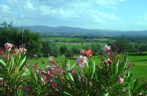 Castiglion Fibocchi Apartment | Holiday Apartment 'Trilocale Carlotta' with Pool, Garden & Wi-Fi