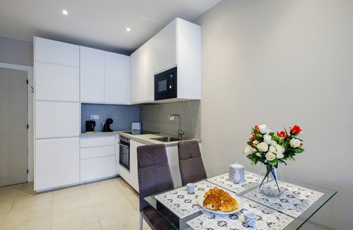 Les Baumettes Apartment | Holiday Apartment "Sea View" near Beach with Balcony & Wi-Fi