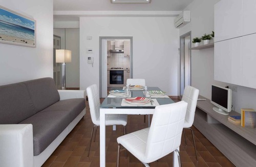 Fogliano Marina Apartment | Holiday apartment with balcony and air conditioning