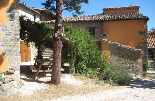 Urbino House | Holiday cottage Ca Piero - ancient borgo with pool