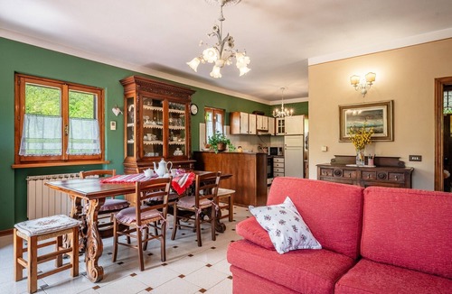 Bardalone House | Holiday Home 'Lolli' with Private Terrace, Private Garden and Wi-Fi