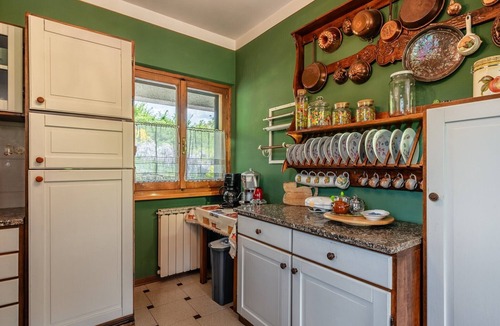 Bardalone House | Holiday Home 'Lolli' with Private Terrace, Private Garden and Wi-Fi