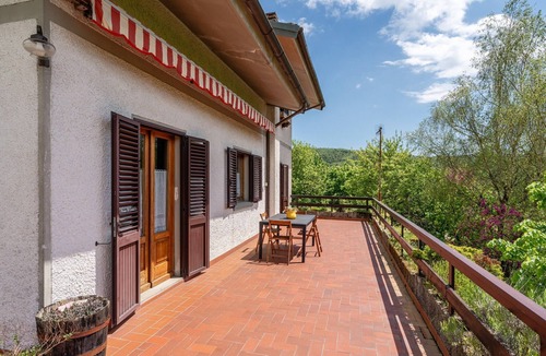 Bardalone House | Holiday Home 'Lolli' with Private Terrace, Private Garden and Wi-Fi
