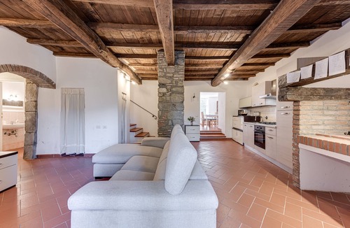 Barberino di Mugello House | Holiday Home 'Antica Dimora Di Laura' with Mountain View, Private Garden and Wi-Fi