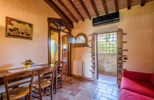 Serre di Rapolano Other | Holiday Home "Agriturismo Ischieto - Il Pino" with Shared Pool and Wi-Fi
