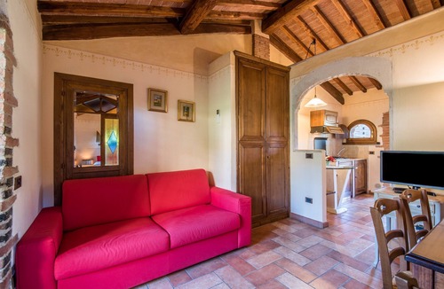 Serre di Rapolano Other | Holiday Home "Agriturismo Ischieto - Il Pino" with Shared Pool and Wi-Fi