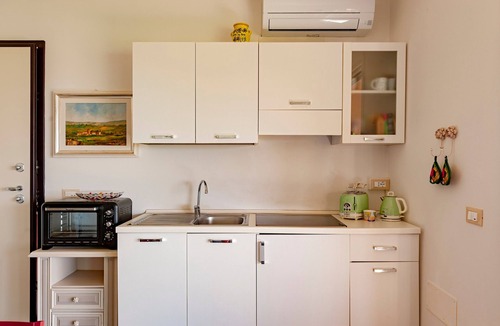 Treggiaia House | Holiday Home 'Appartamento Il Nespolo' with Private Terrace, Wi-Fi & Air Conditioning