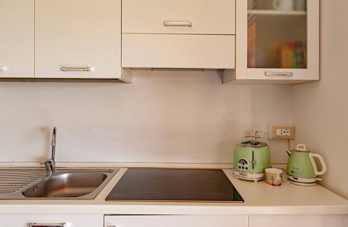 Treggiaia House | Holiday Home 'Appartamento Il Nespolo' with Private Terrace, Wi-Fi & Air Conditioning