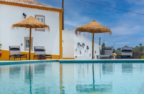Loule House | Holiday Home 'Casa Do Avô - Vale Luís Neto' with Mountain View, Wi-Fi and Air Conditioning