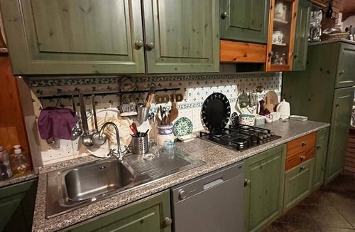 Granaglione House | Holiday Home "Casa Fiore" with Mountain View, Private Garden & Wi-Fi